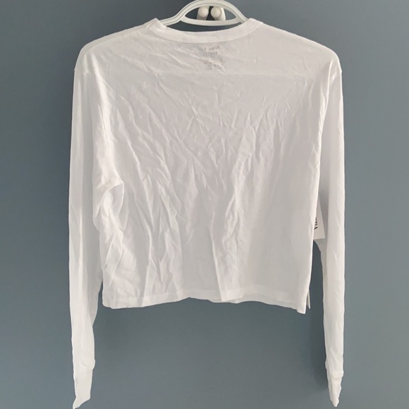 Aritzia Cropped long sleeve with cherry pocket - Picture 2 of 2